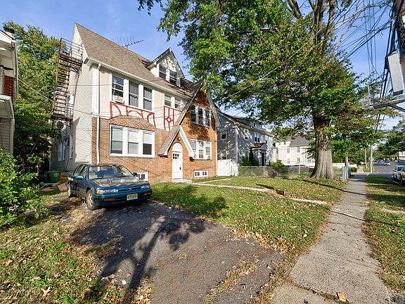 2nd image of 706 Chestnut St #2R