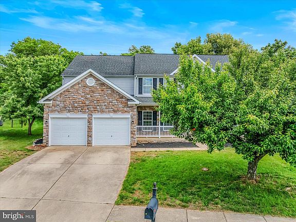 3rd image of 169 Rubens Cir