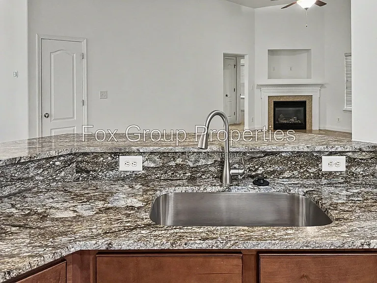 7224 Caley St — Photo 6