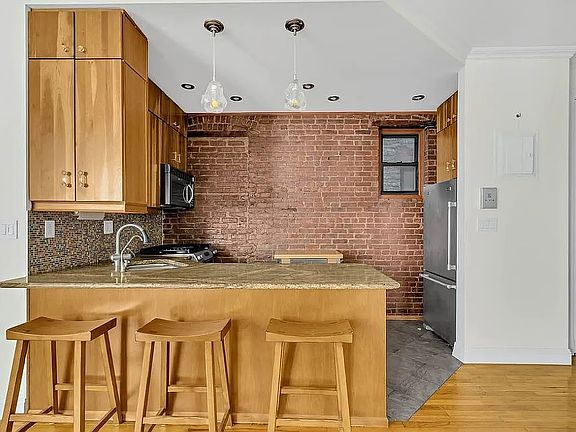 3rd image of 344 W 49th St APT 2A