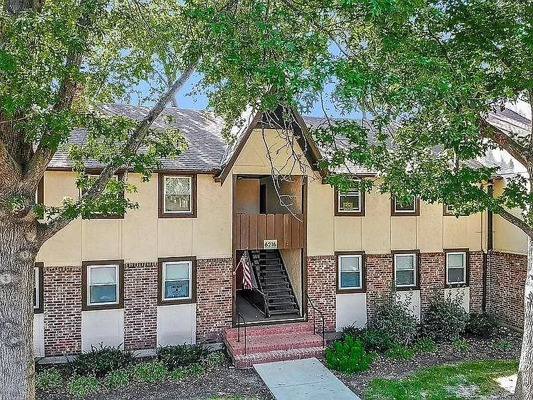 6216 Robinson St #3 — Photo 1