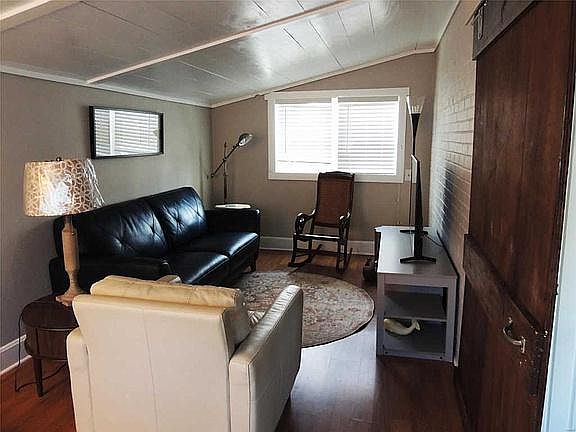 2nd image of 3586 Gordon Ave