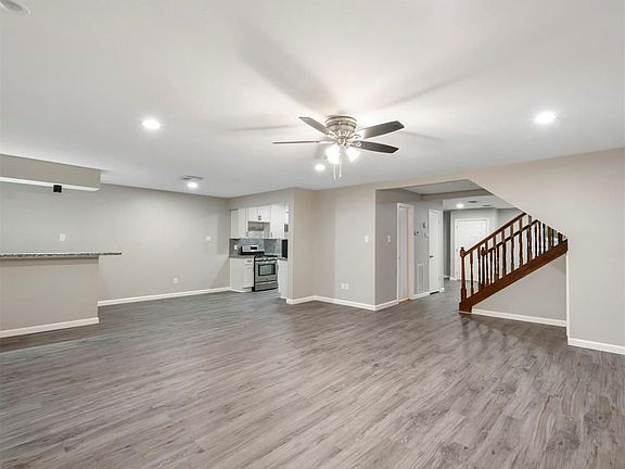 4th image of 32 Chapparal Ct