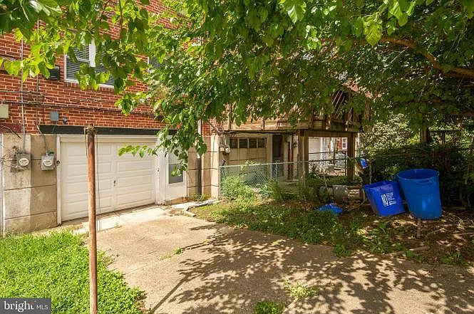 1100 E Sharpnack St — Photo 4