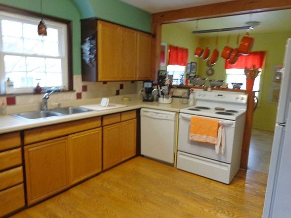 2nd image of 739 E A St