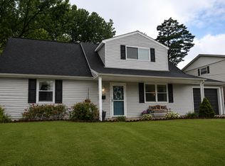 2559 Grosvenor Dr, Cincinnati, OH 45231