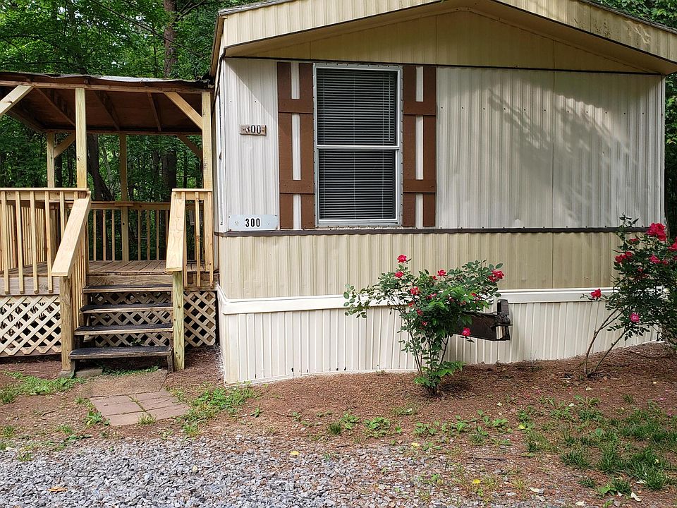 1st image of 300 White Oak Cir