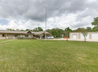 100 Collins Lake Rd, Angleton, TX 77515
