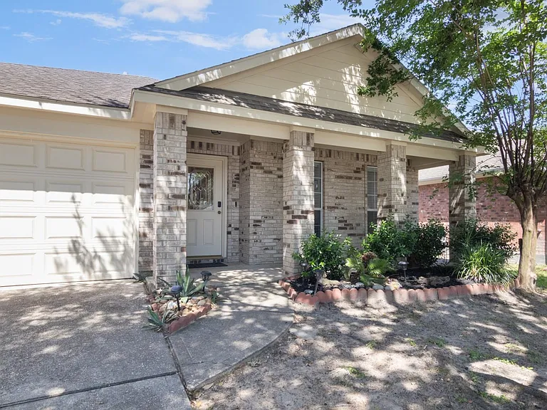 32350 Cross Spring Park Ln — Photo 2