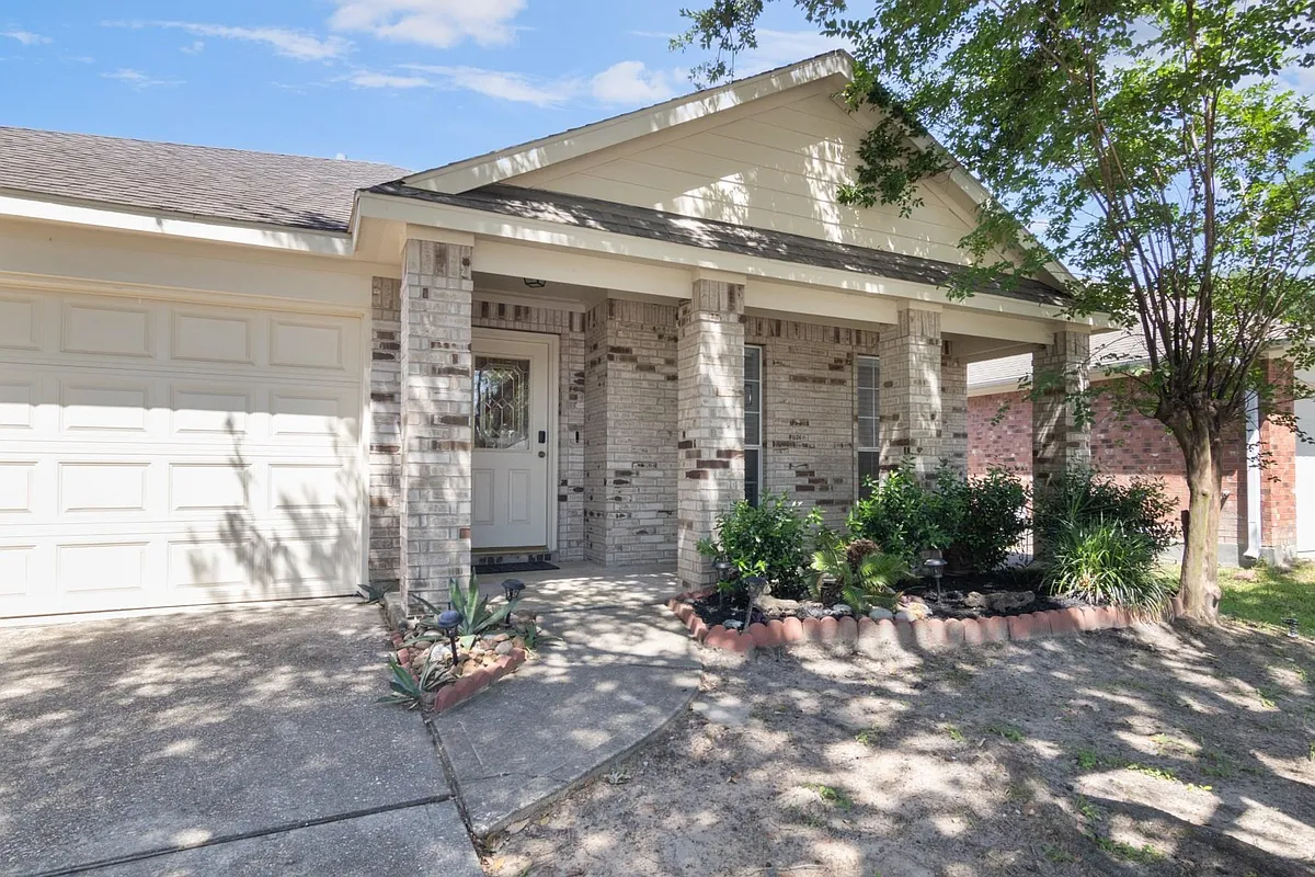 Building Photo - 32350 Cross Spring Park Ln