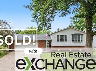 823 Sunrise Cir, Muscatine, IA 52761