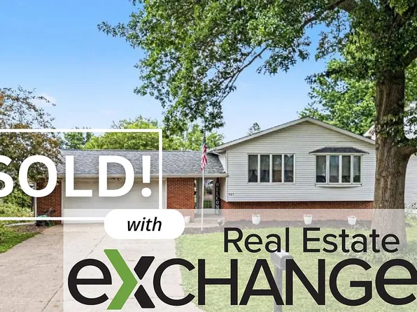 823 Sunrise Cir, Muscatine, IA 52761