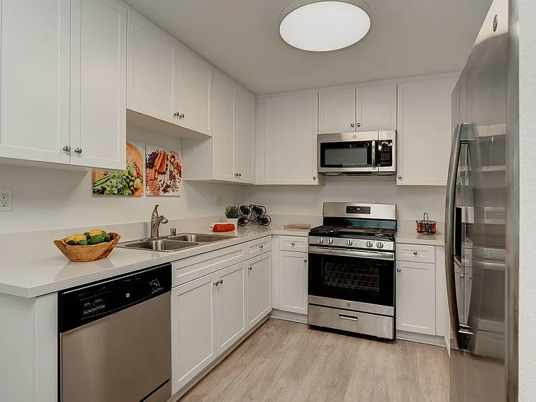 439 Stocker Apartments — Photo 8