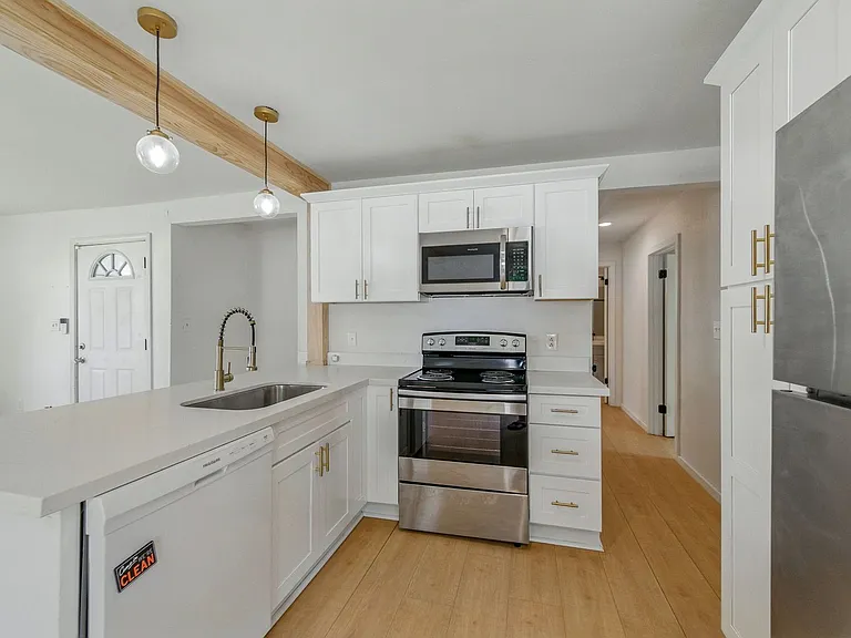 61 E Ensley St — Photo 15