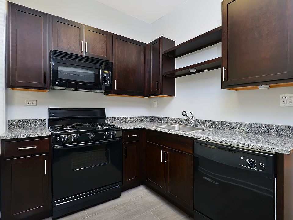 1st image of 429 W Melrose St APT 003E