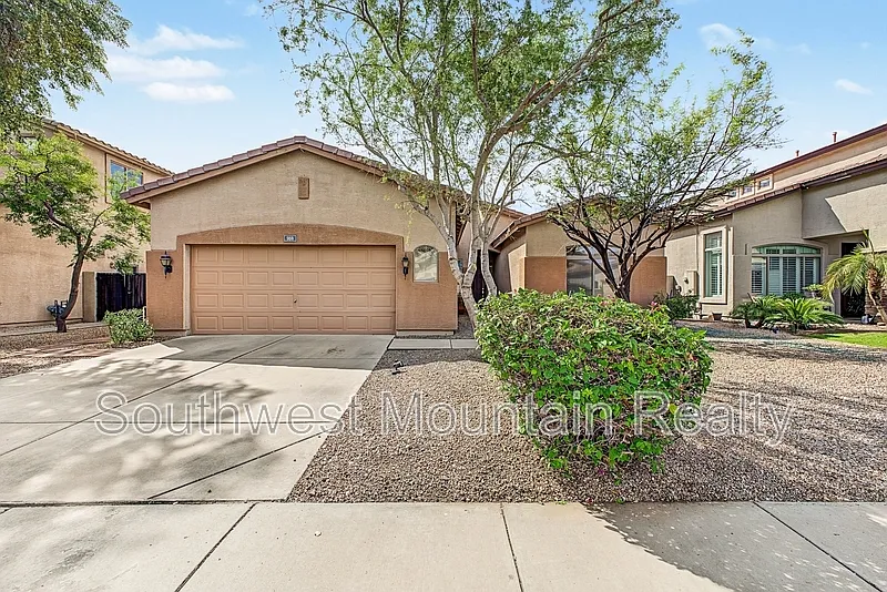 3 bed, 2.5 bath, 2074 sqft, $2,450 — Photo 1
