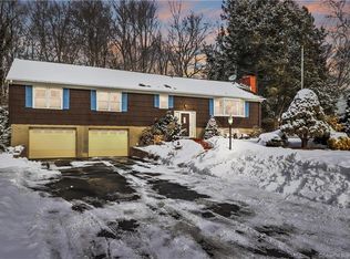 25 Rutlee Dr, Trumbull, CT 06611