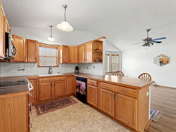 5th image of 10114 W Jewell St