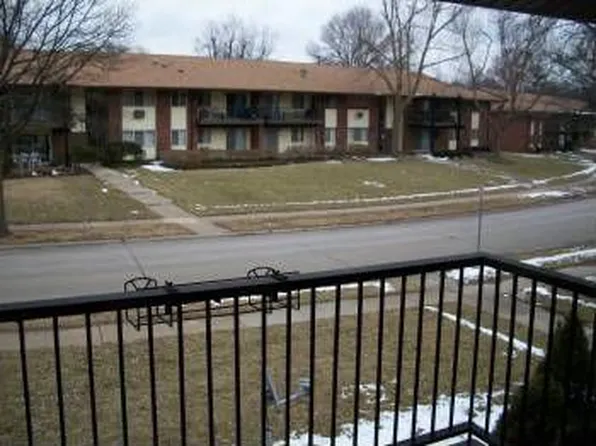 7583 Hazelcrest Dr APT E, Hazelwood, MO 63042