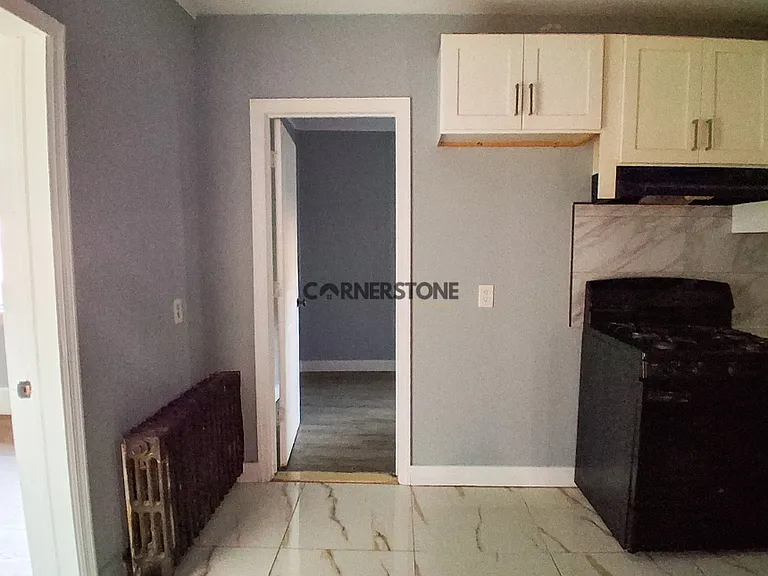 711 E 18th St — Photo 12