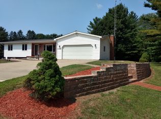 11077 Hartland Rd, Fenton, MI 48430