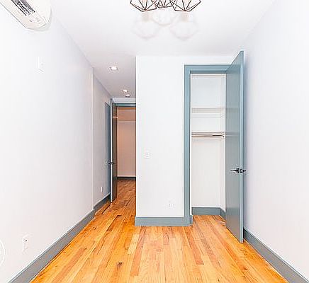5th image of 237 Montrose Ave #3B