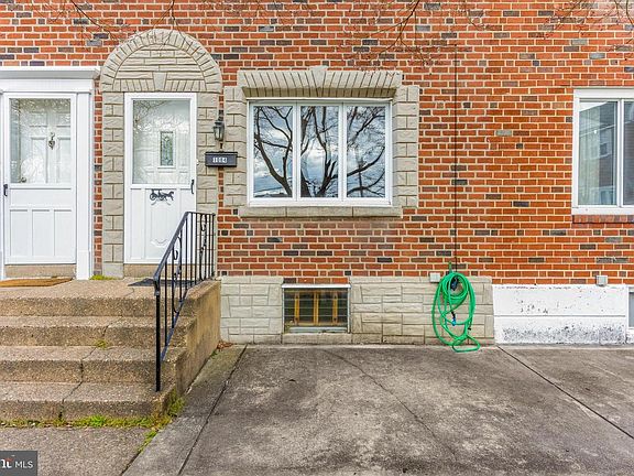 2nd image of 1084 Glen Cir