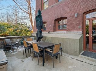 33 Forest St APT 100, Lexington, MA 02421