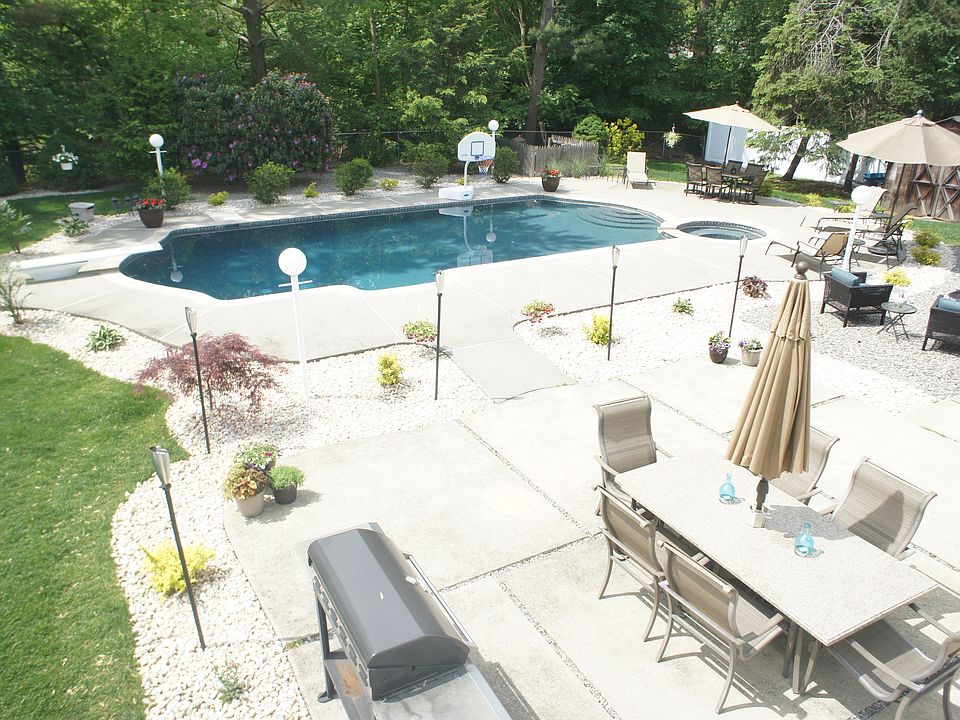 2nd image of 34 Ogden Ln