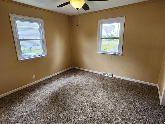 5th image of 17141 E Market St