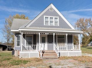 506 Grand Ave, Higbee, MO 65257