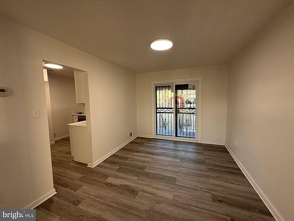 5th image of 1328 W St NE