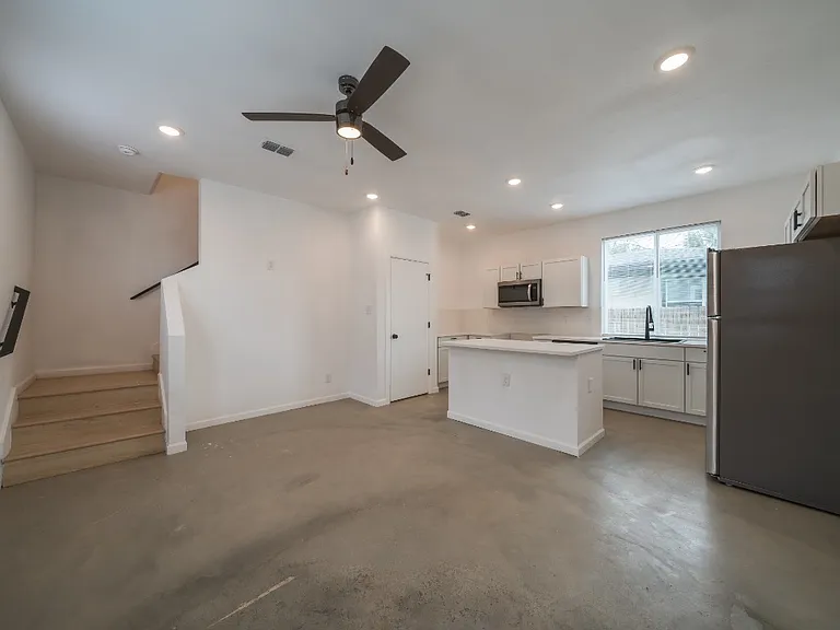 1005 Essex St #202 — Photo 23