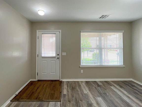 3rd image of 737 Christian Ln