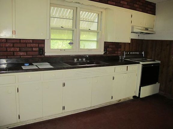 4th image of 724 S 72nd St