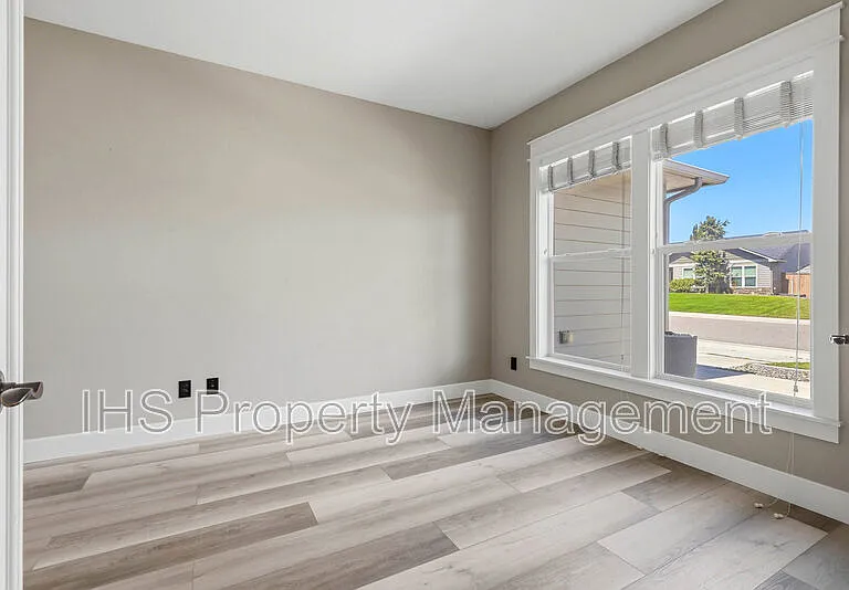 4806 Tamarisk Dr — Photo 11