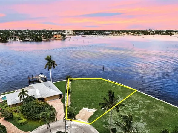 1303 Marlin DR, NAPLES, FL 34102