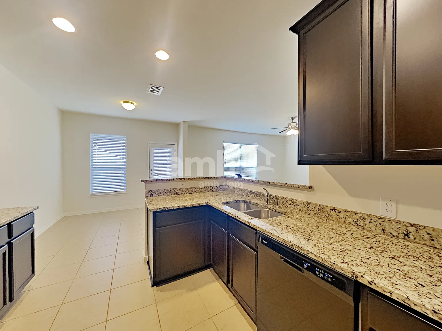 4 bed, 2.0 bath, 2221 sqft, $2,045 — Photo 4