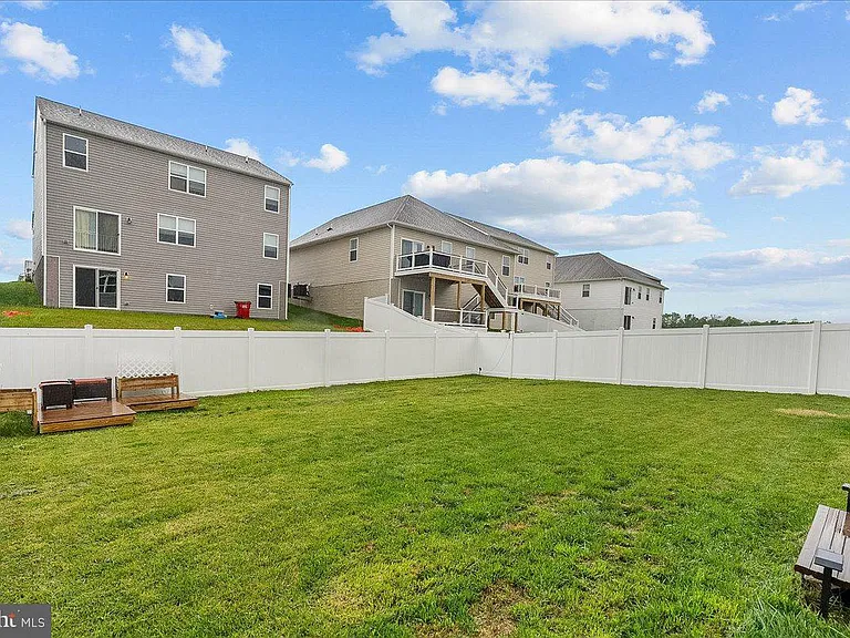 109 Woodford Dr — Photo 48