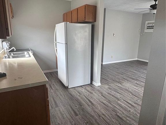 4th image of 329 E Cherry St