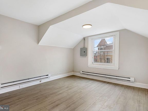 5th image of 901 N Franklin St #3