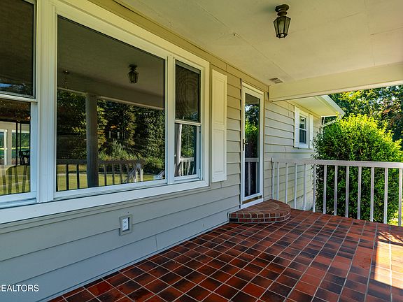 2nd image of 807 Adkins Rd