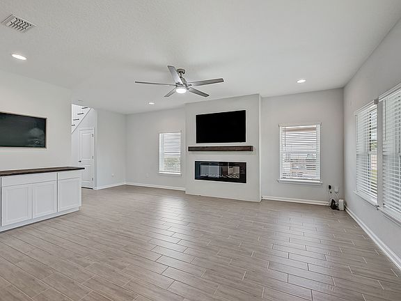 5th image of 225 Starnberg Court St