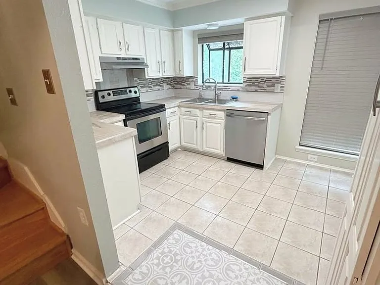 1304 E Bayou Pkwy #5A — Photo 3