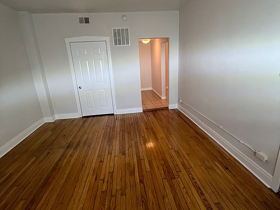 4th image of 2206 S Marshall Blvd APT 1B