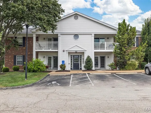 905 Hanna Place Ct APT A, Manchester, MO 63021