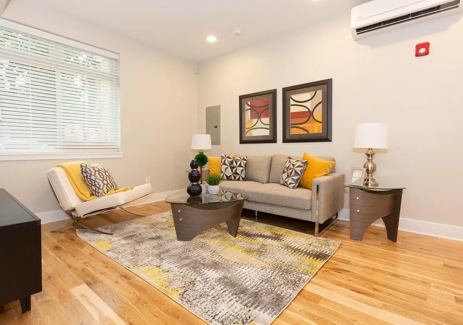2 bed, 850 sqft, $1,565 — Photo 2