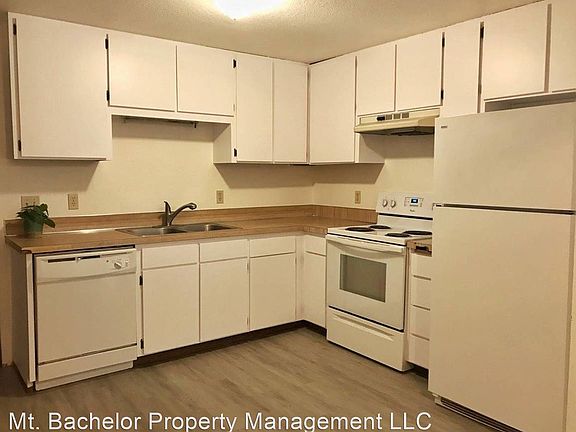 5th image of 717 SE Centennial St #719