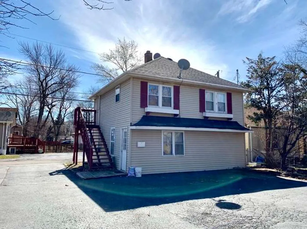 1 bed, 800 sqft, $1,300 — Photo 2