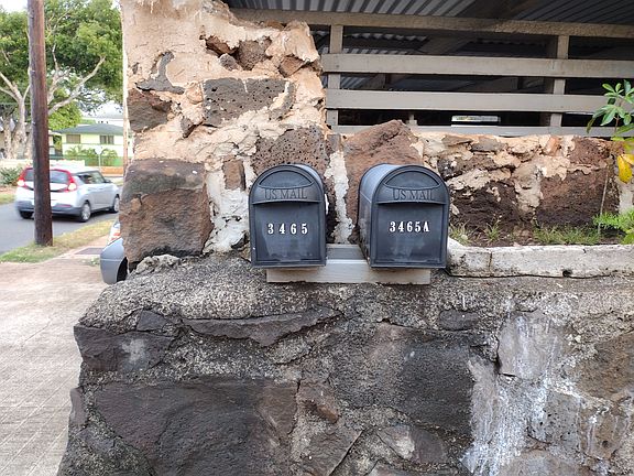 Mailbox for 3465A to the right.